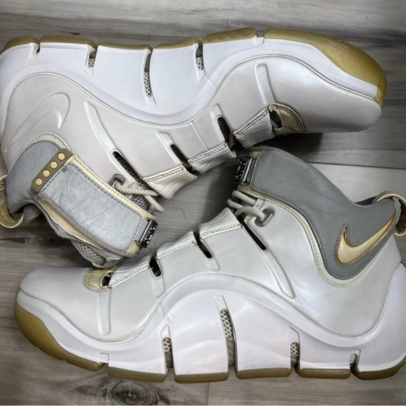 Nike Zoom LeBron 4 White Chrome size 12 - Picture 2 of 5